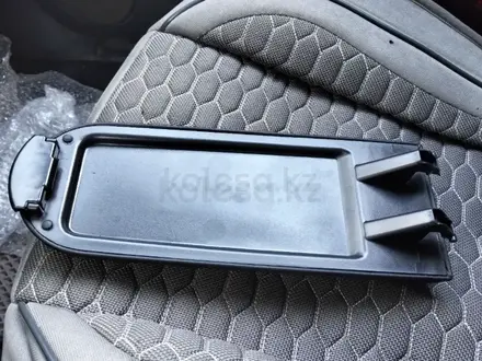 Крышка подлокотника Фольксваген за 4 000 тг. в Актобе – фото 2