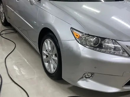 Lexus ES 300h 2013 года за 6 500 000 тг. в Жанаозен – фото 3