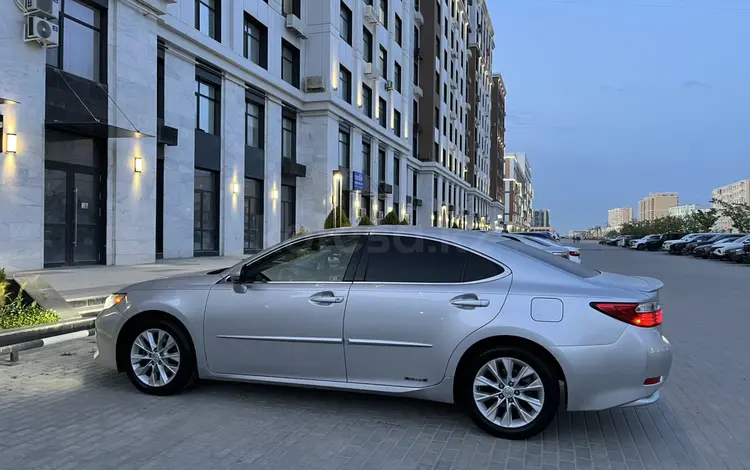 Lexus ES 300h 2013 года за 6 500 000 тг. в Жанаозен