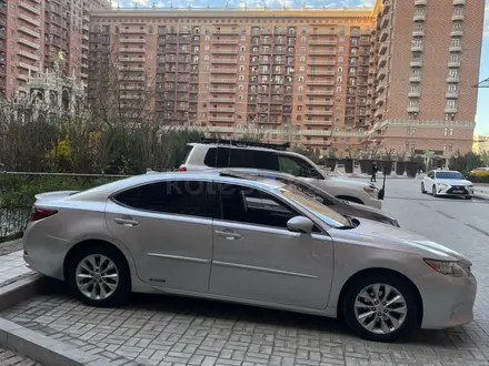 Lexus ES 300h 2013 года за 6 500 000 тг. в Жанаозен – фото 2
