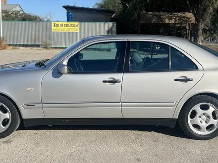 Mercedes-Benz E 280 1998 года за 4 500 000 тг. в Кызылорда – фото 2