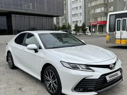 Toyota Camry 2021 года за 16 450 000 тг. в Шымкент