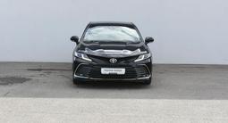 Toyota Camry 2023 года за 14 799 990 тг. в Атырау – фото 2