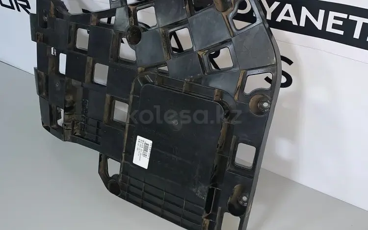 Оригинальная задняя саласка бампера левая и правая сторона LI L9 за 1 000 тг. в Астана