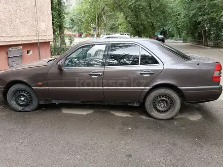 Mercedes-Benz C 220 1994 года за 1 600 000 тг. в Тараз – фото 2