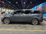Kia Carnival 2017 года за 7 000 000 тг. в Уральск – фото 4