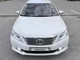 Toyota Camry 2012 года за 9 450 000 тг. в Актобе – фото 2