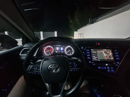 Toyota Camry 2019 года за 14 500 000 тг. в Жанаозен – фото 6