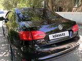 Volkswagen Jetta 2011 года за 4 800 000 тг. в Атырау – фото 2