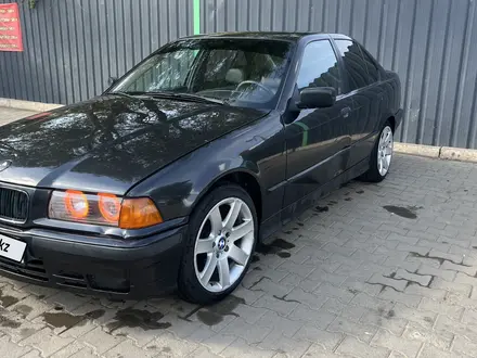 BMW 320 1993 года за 1 500 000 тг. в Атырау – фото 2