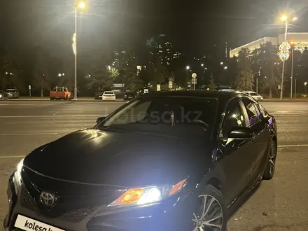 Toyota Camry 2019 года за 11 800 000 тг. в Алматы – фото 6