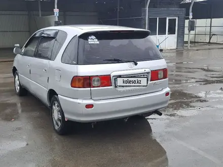 Toyota Ipsum 1997 года за 3 000 000 тг. в Байтерек – фото 4