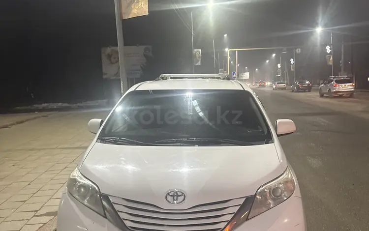 Toyota Sienna 2016 года за 12 800 000 тг. в Алматы