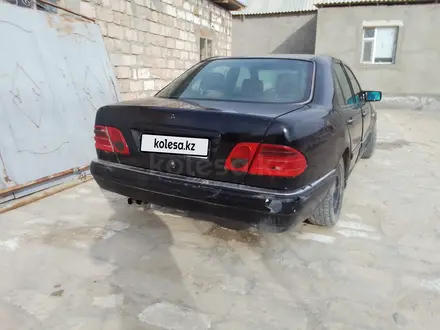 Mercedes-Benz E 320 1997 года за 1 500 000 тг. в Жанаозен – фото 4