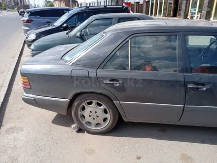 Mercedes-Benz E 230 1991 года за 450 000 тг. в Астана – фото 4