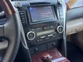 Toyota Camry 2013 года за 10 500 000 тг. в Актобе – фото 12