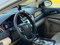 Toyota Camry 2013 года за 10 500 000 тг. в Актобе – фото 18