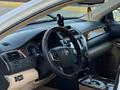 Toyota Camry 2013 года за 10 500 000 тг. в Актобе – фото 21