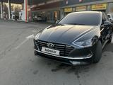 Hyundai Sonata 2021 года за 11 300 000 тг. в Караганда – фото 2