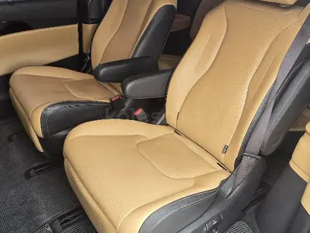 Kia Carnival 2023 года за 17 300 000 тг. в Алматы – фото 5