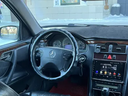 Mercedes-Benz E 200 2000 года за 2 500 000 тг. в Павлодар – фото 4
