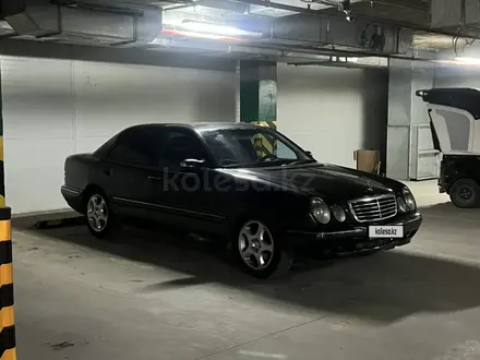 Mercedes-Benz E 200 2000 года за 2 500 000 тг. в Павлодар – фото 2