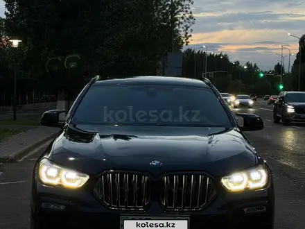 BMW X6 2021 года за 38 450 000 тг. в Астана – фото 2