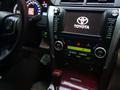 Toyota Camry 2012 года за 10 800 000 тг. в Актобе – фото 10
