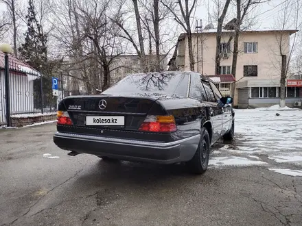 Mercedes-Benz E 260 1990 года за 2 300 000 тг. в Отеген-Батыр – фото 15