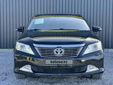 Toyota Camry 2012 года за 9 990 000 тг. в Актобе – фото 2