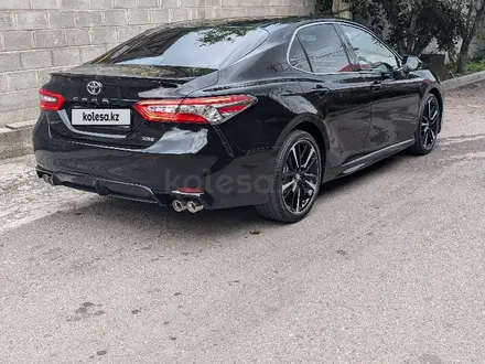 Toyota Camry 2018 года за 14 500 000 тг. в Алматы – фото 7