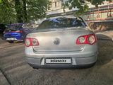 Volkswagen Passat 2010 года за 4 500 000 тг. в Алматы – фото 2