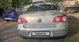 Volkswagen Passat 2010 года за 4 500 000 тг. в Алматы – фото 2