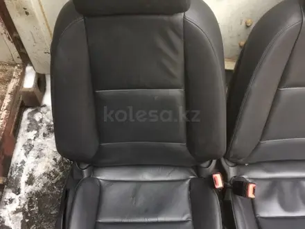 Передние кожаные сиденья на Audi за 90 000 тг. в Алматы – фото 4