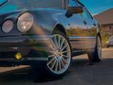 Mercedes-Benz E 200 1998 года за 1 900 000 тг. в Рудный