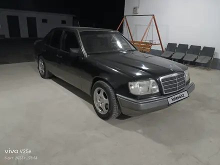 Mercedes-Benz E 220 1994 года за 2 400 000 тг. в Кызылорда – фото 4