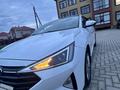 Hyundai Elantra 2019 года за 8 700 000 тг. в Уральск – фото 2