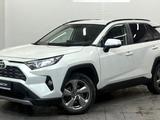 Toyota RAV4 2020 года за 13 500 000 тг. в Астана