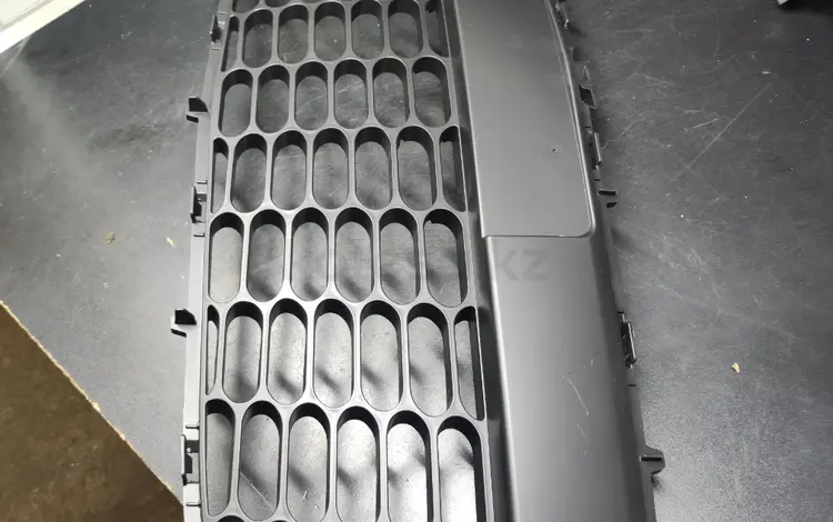 Решетка радиатора нижняя от Mazda CX-7.for40 000 тг. в Астана