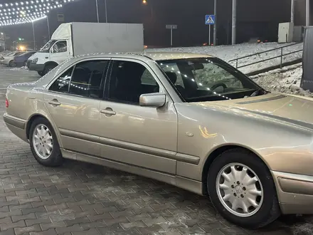 Mercedes-Benz E 230 1997 года за 3 333 333 тг. в Алматы