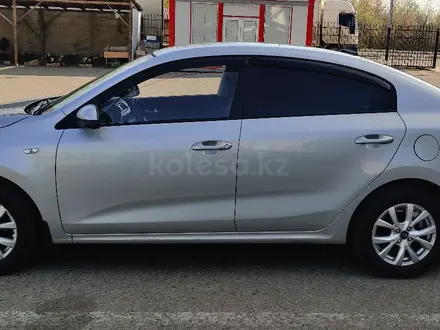 Kia Rio 2018 года за 7 100 000 тг. в Усть-Каменогорск – фото 2