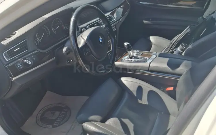 BMW 750 2009 года за 9 000 000 тг. в Астана