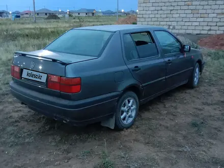 Volkswagen Vento 1994 года за 1 160 000 тг. в Актобе – фото 2