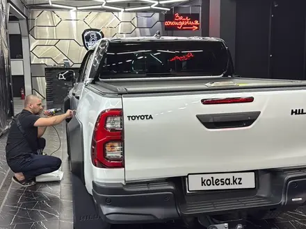 Toyota Hilux 2024 года за 32 000 000 тг. в Алматы – фото 5