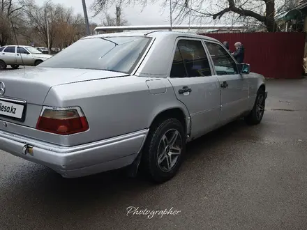 Mercedes-Benz E 200 1994 года за 1 500 000 тг. в Караганда – фото 4