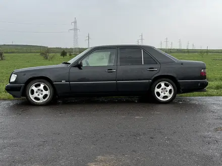 Mercedes-Benz E 280 1991 года за 1 900 000 тг. в Караганда – фото 27