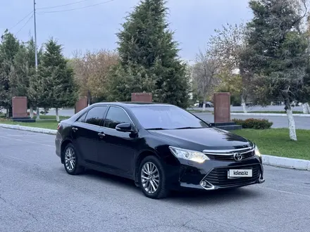 Toyota Camry 2017 года за 11 200 000 тг. в Шымкент – фото 2