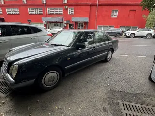 Mercedes-Benz E 200
