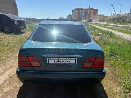 Mercedes-Benz E 230 1995 года за 1 400 000 тг. в Астана – фото 2