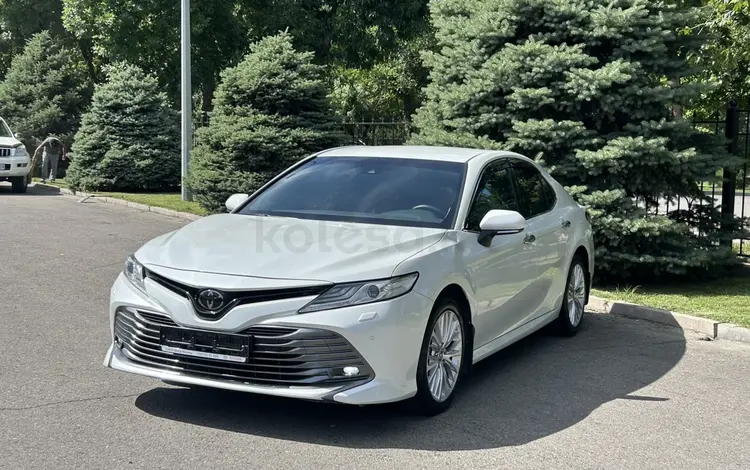 Toyota Camry 2019 года за 14 300 000 тг. в Тараз